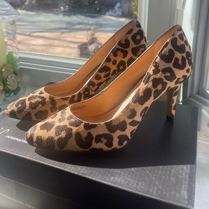 NWT INC Zitah Pointed Toe Pumps